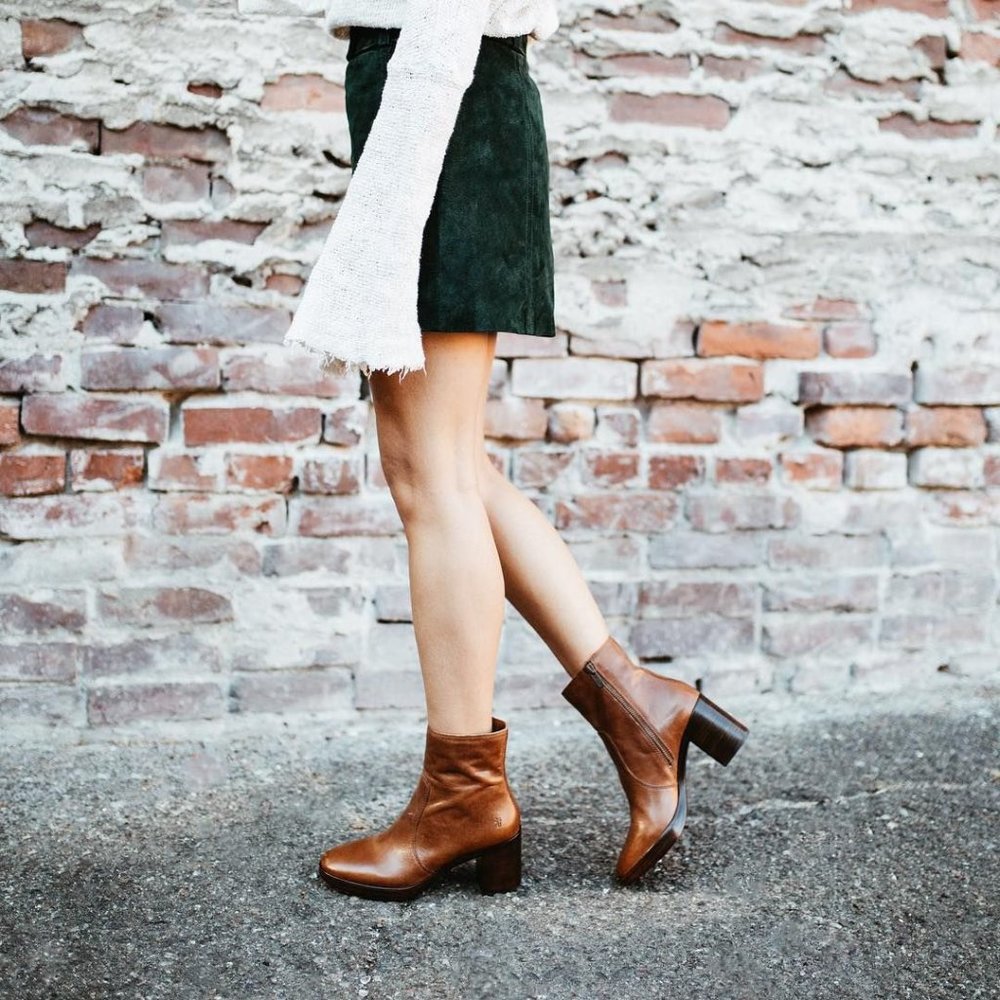 Frye Julia Taupe/Beige Genuine Suede Leather Block Chunky Heel Ankle Booties - Picture 3 of 12